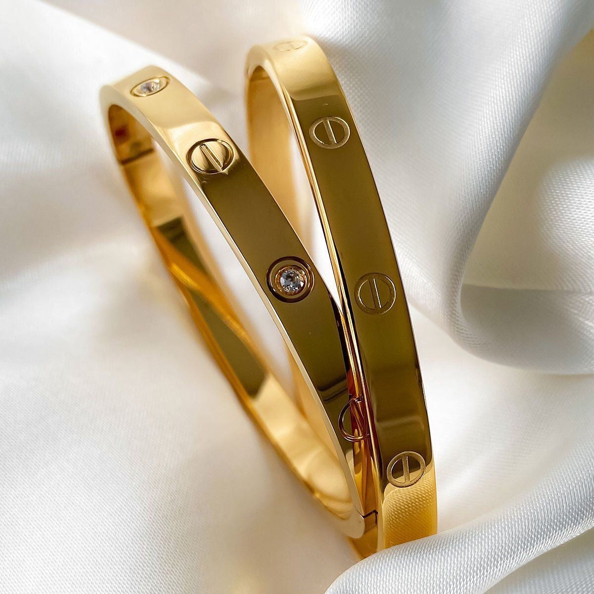 Shiny bangle